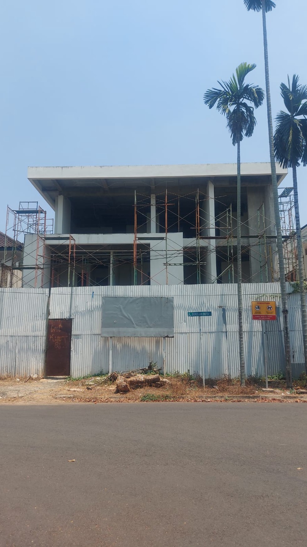 Rumah baru, tinggal finishing, sangat kokoh dan mewah pondok indah, jakarta selatan