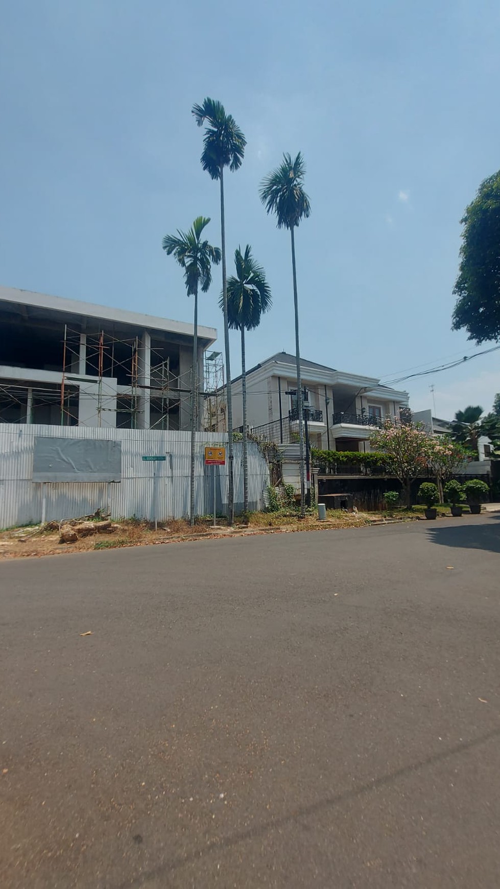 Rumah baru, tinggal finishing, sangat kokoh dan mewah pondok indah, jakarta selatan