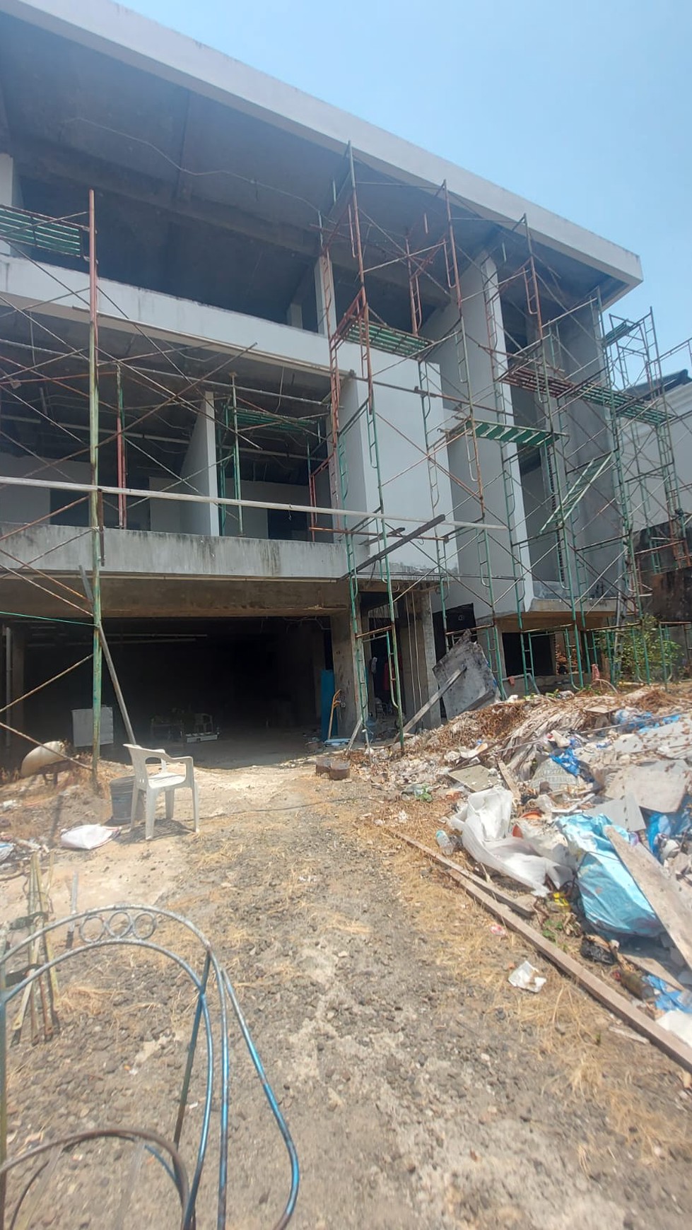 Rumah baru, tinggal finishing, sangat kokoh dan mewah pondok indah, jakarta selatan