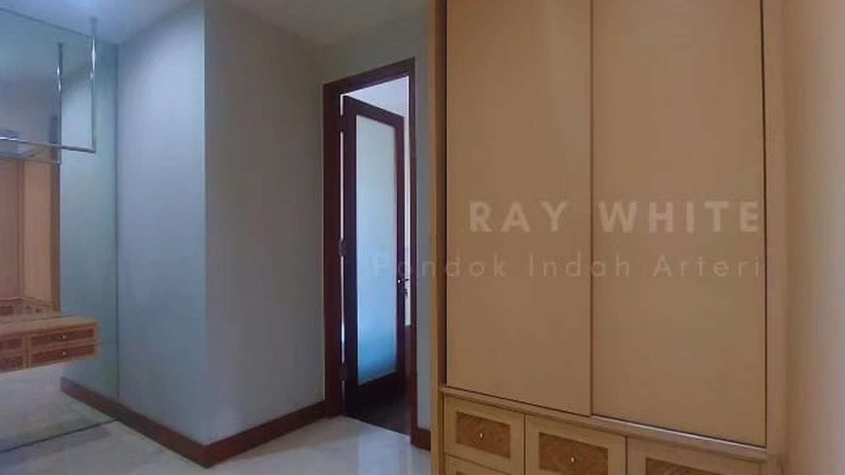 Townhouse mewah dan nyaman di kemang jakarta selatan