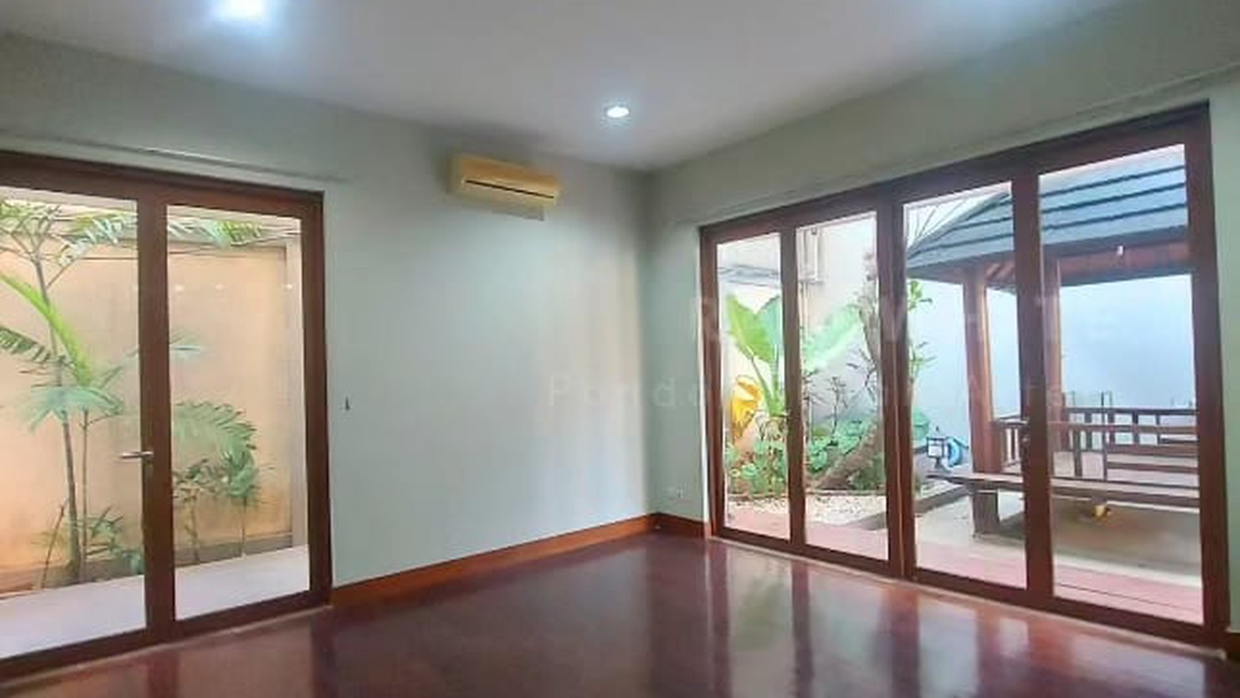 Townhouse mewah dan nyaman di kemang jakarta selatan