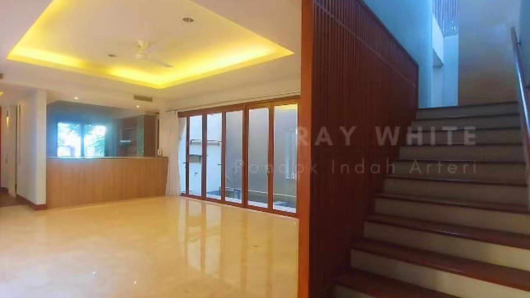 Townhouse mewah dan nyaman di kemang jakarta selatan