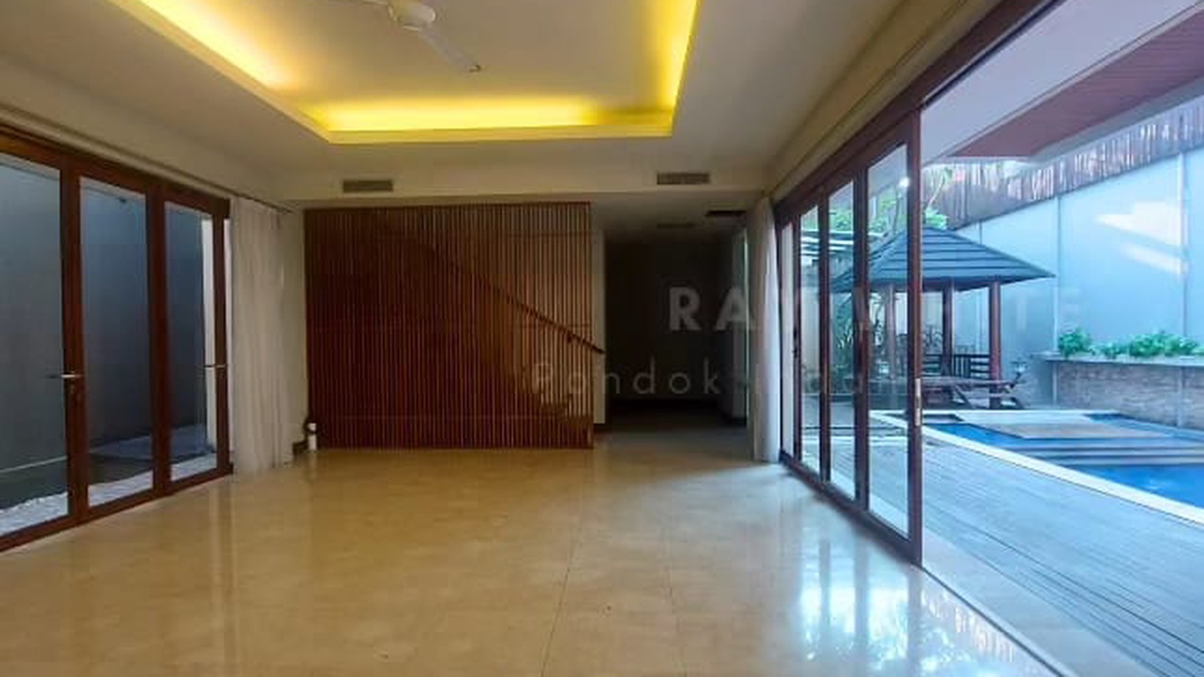 Townhouse mewah dan nyaman di kemang jakarta selatan