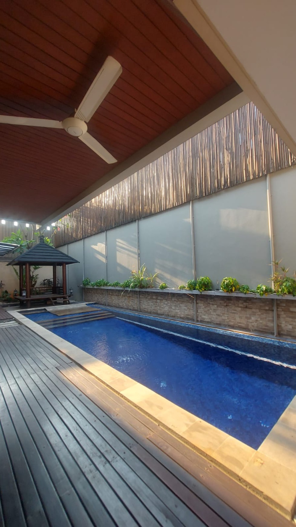 Townhouse mewah dan nyaman di kemang jakarta selatan