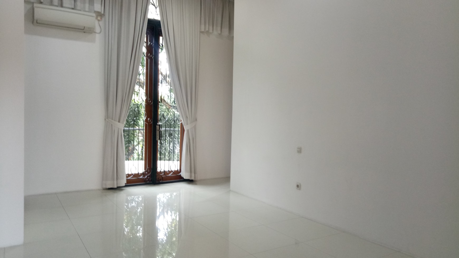 Luxury house in Kemang area ready for rent