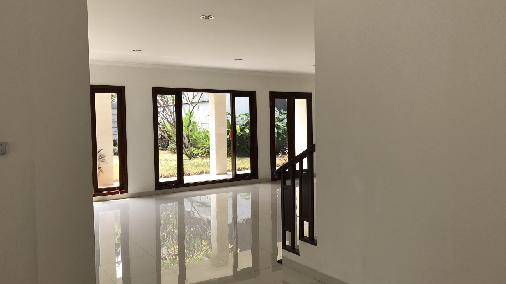 Beautiful Townhouse For Rent at Kemang