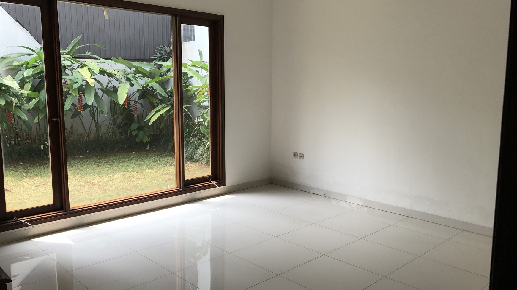 Beautiful Townhouse For Rent at Kemang