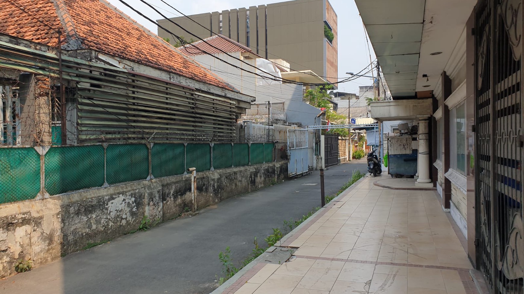 Rumah Strategis di Area Komersil Hasyim Ashari Jakarta Pusat