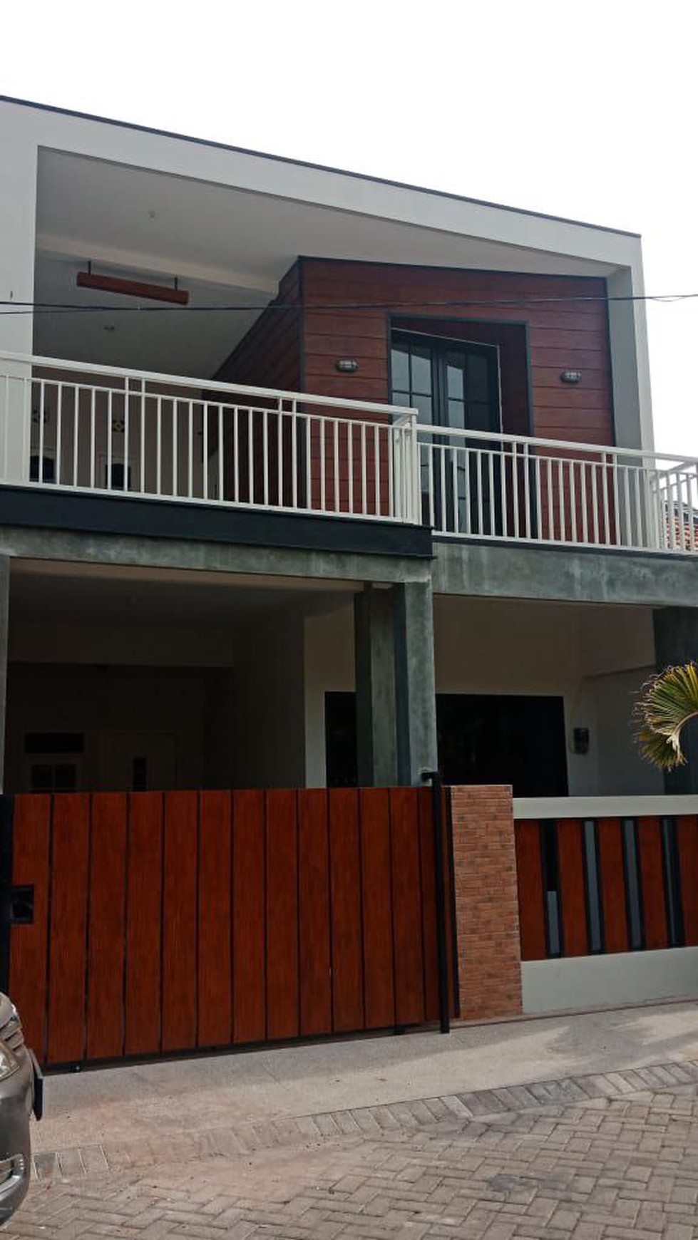 Dijual Rumah Bagus Industrial Look Babatan Pratama Wiyung