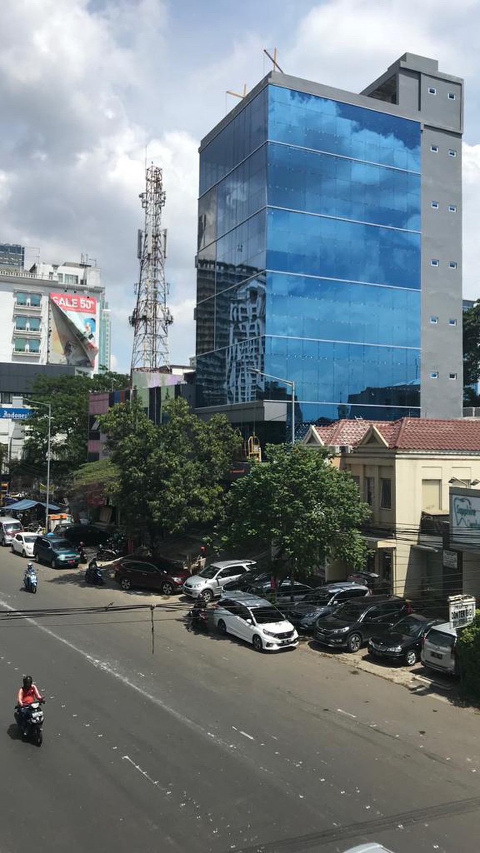 Dijual Gedung 8 Lantai Jakarta Pusat 