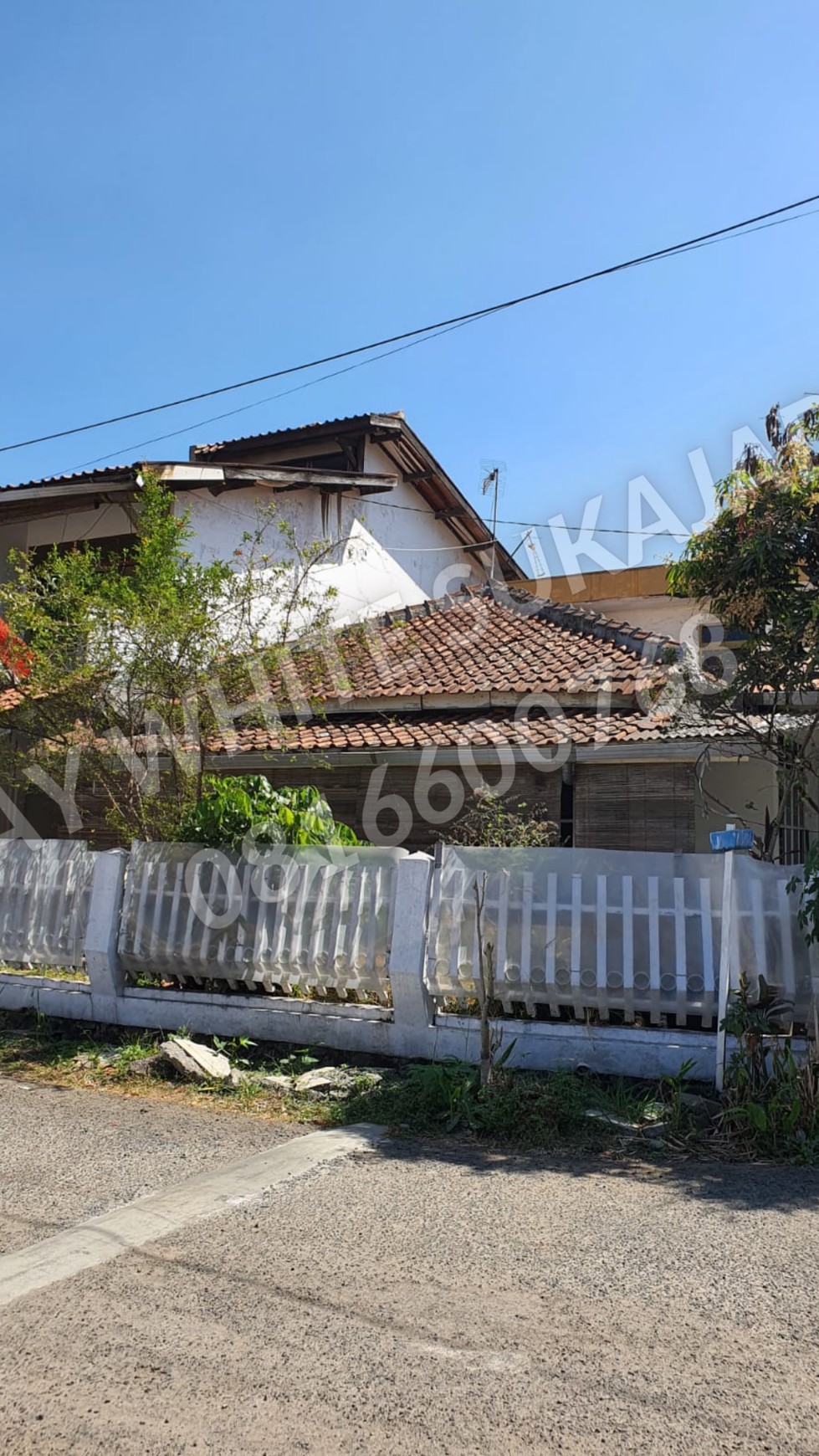 Dijual Rumah Lama Hitung Tanah di Antapani