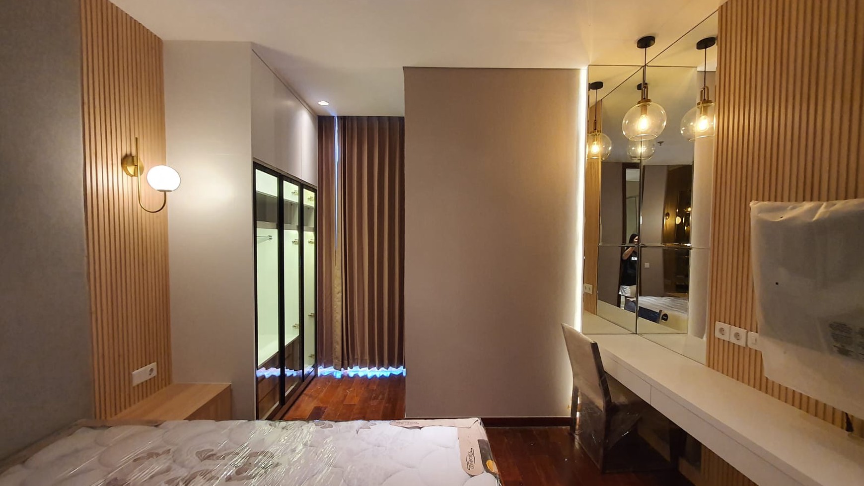 Disewakan Apartemen The Rosebay tipe 2 Bedroom Full Furnished Baru Modern Mewah - Graha Famili Surabaya 