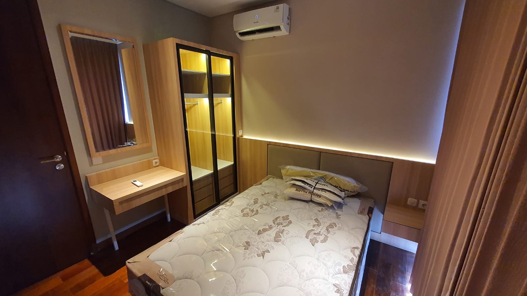 Disewakan Apartemen The Rosebay tipe 2 Bedroom Full Furnished Baru Modern Mewah - Graha Famili Surabaya 