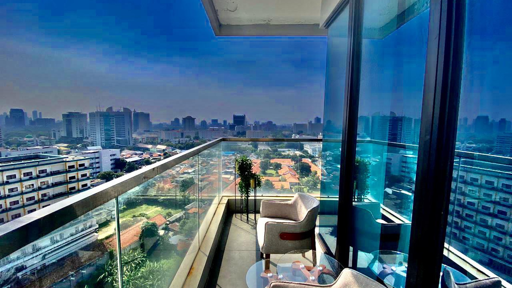 Apartemen Capitol Suites Luxury and Private 2br Fully Furnished, MURAH!!!!