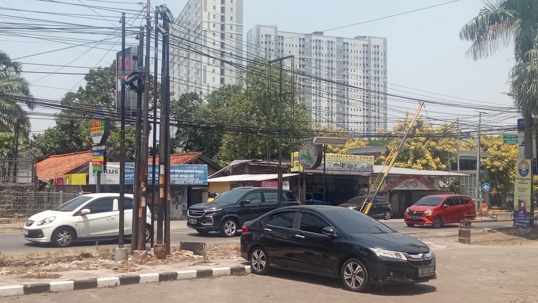 Ruko Siap Pakai, Strategis depan Apartemen Emerald Bintaro