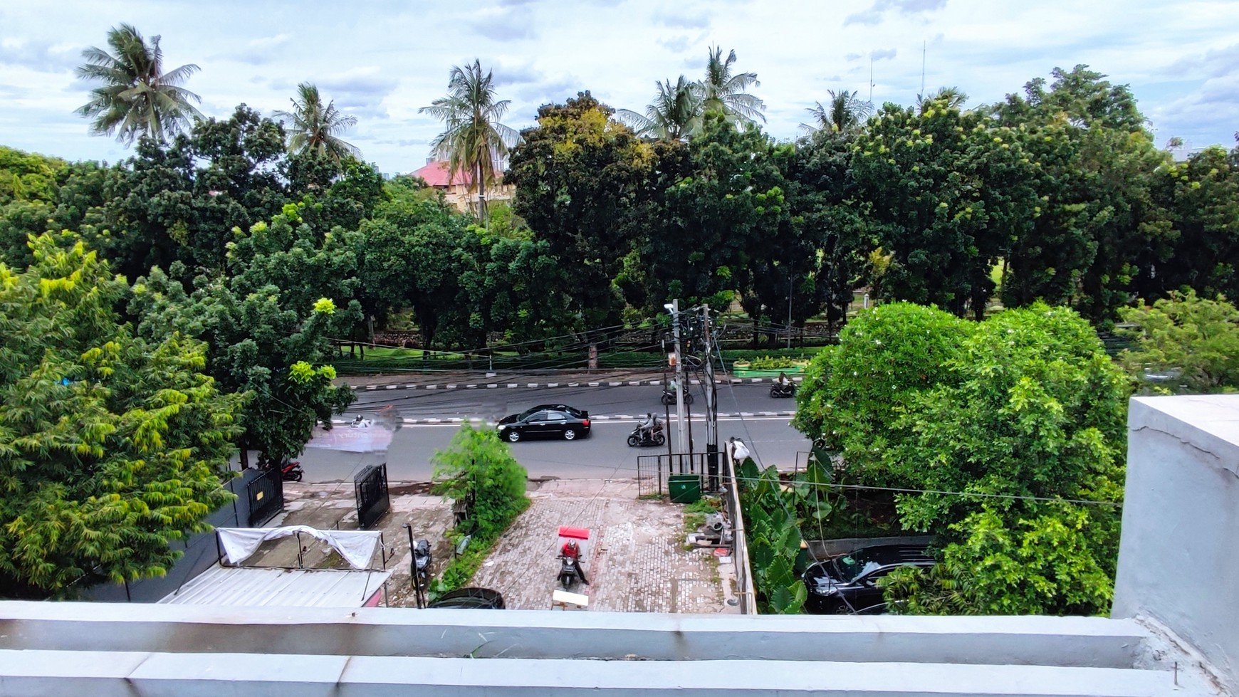 Termurah Banting Harga. Ruko gandeng di Jl Raya Pasar Minggu Jakarta Selatan