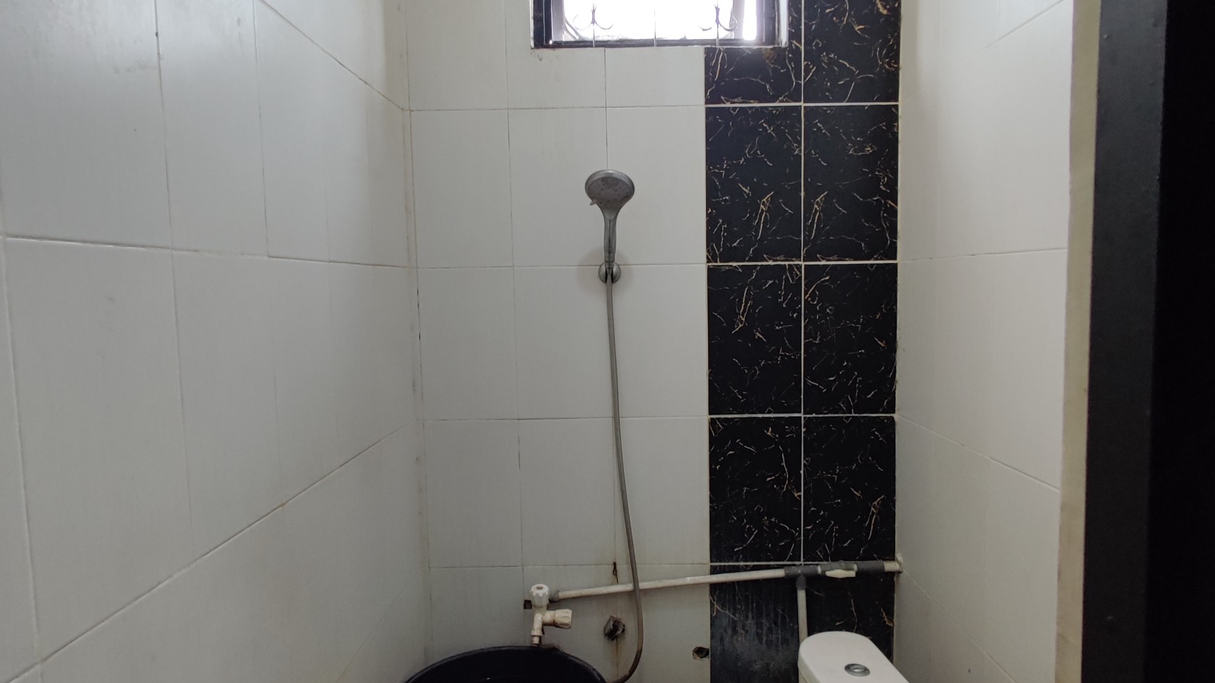 Termurah Banting Harga. Ruko gandeng di Jl Raya Pasar Minggu Jakarta Selatan