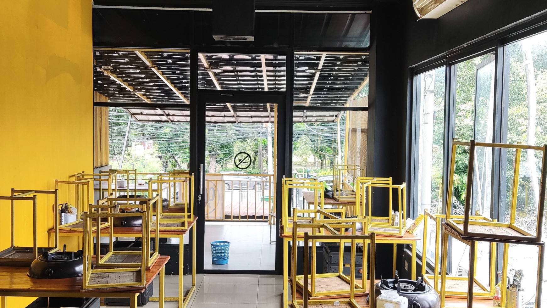 Termurah Banting Harga. Ruko gandeng di Jl Raya Pasar Minggu Jakarta Selatan