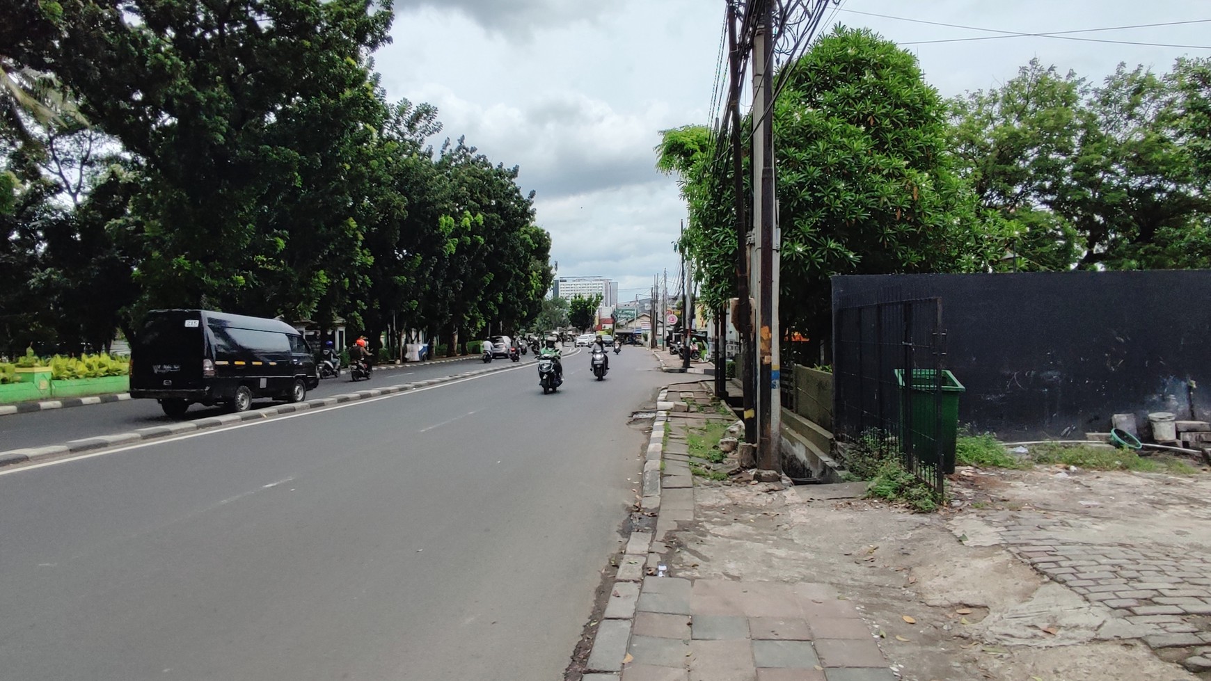 Termurah Banting Harga. Ruko gandeng di Jl Raya Pasar Minggu Jakarta Selatan
