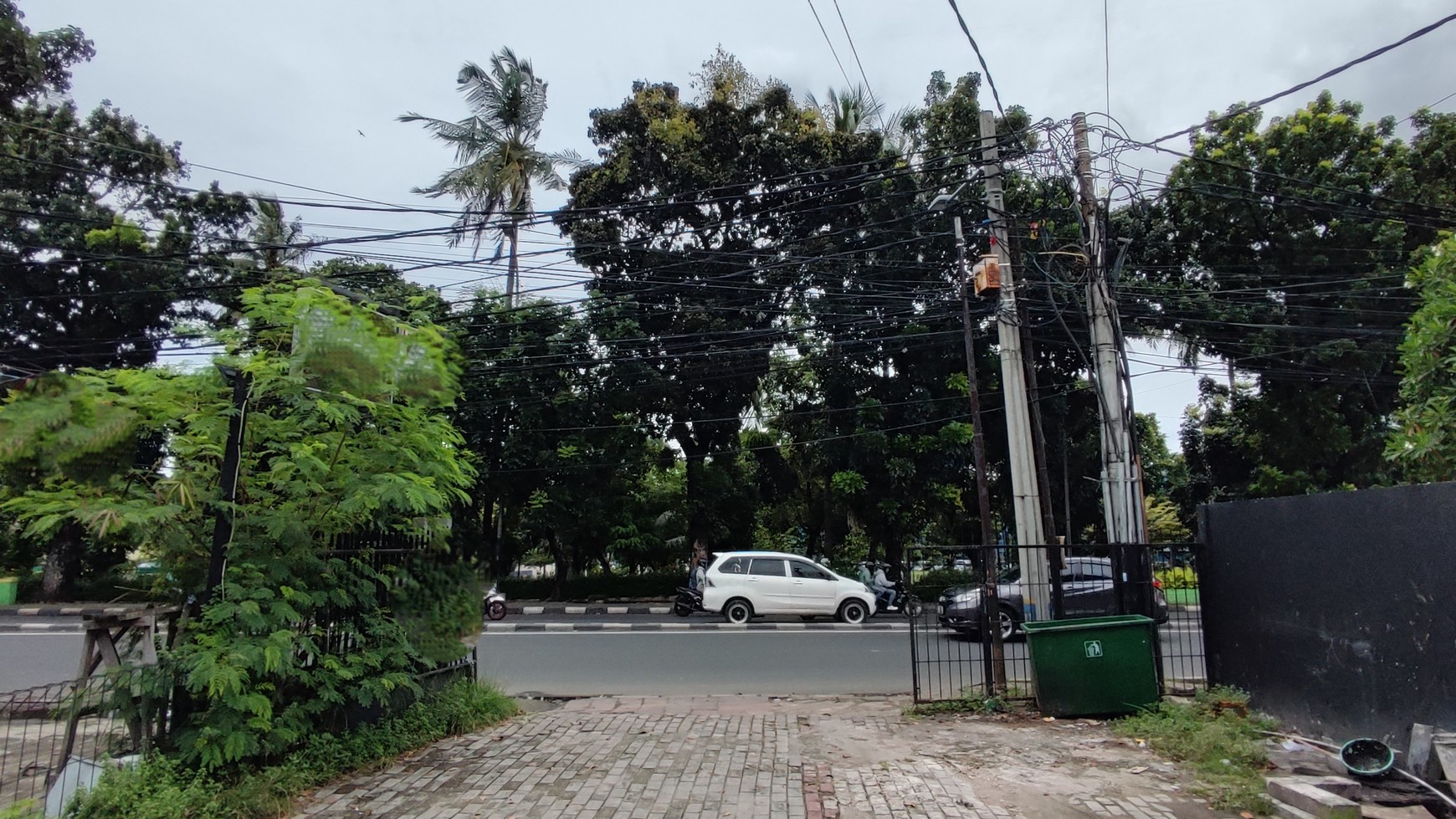 Termurah Banting Harga. Ruko gandeng di Jl Raya Pasar Minggu Jakarta Selatan