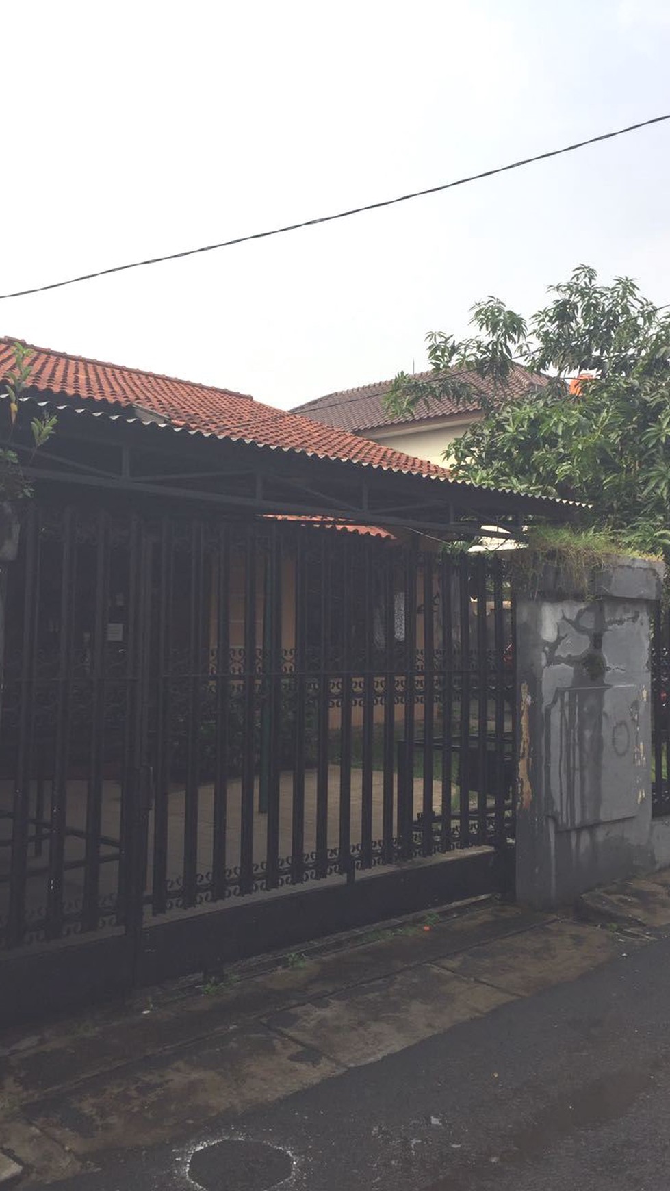 Rumah Ulujami besar luas di jakarta selatan.