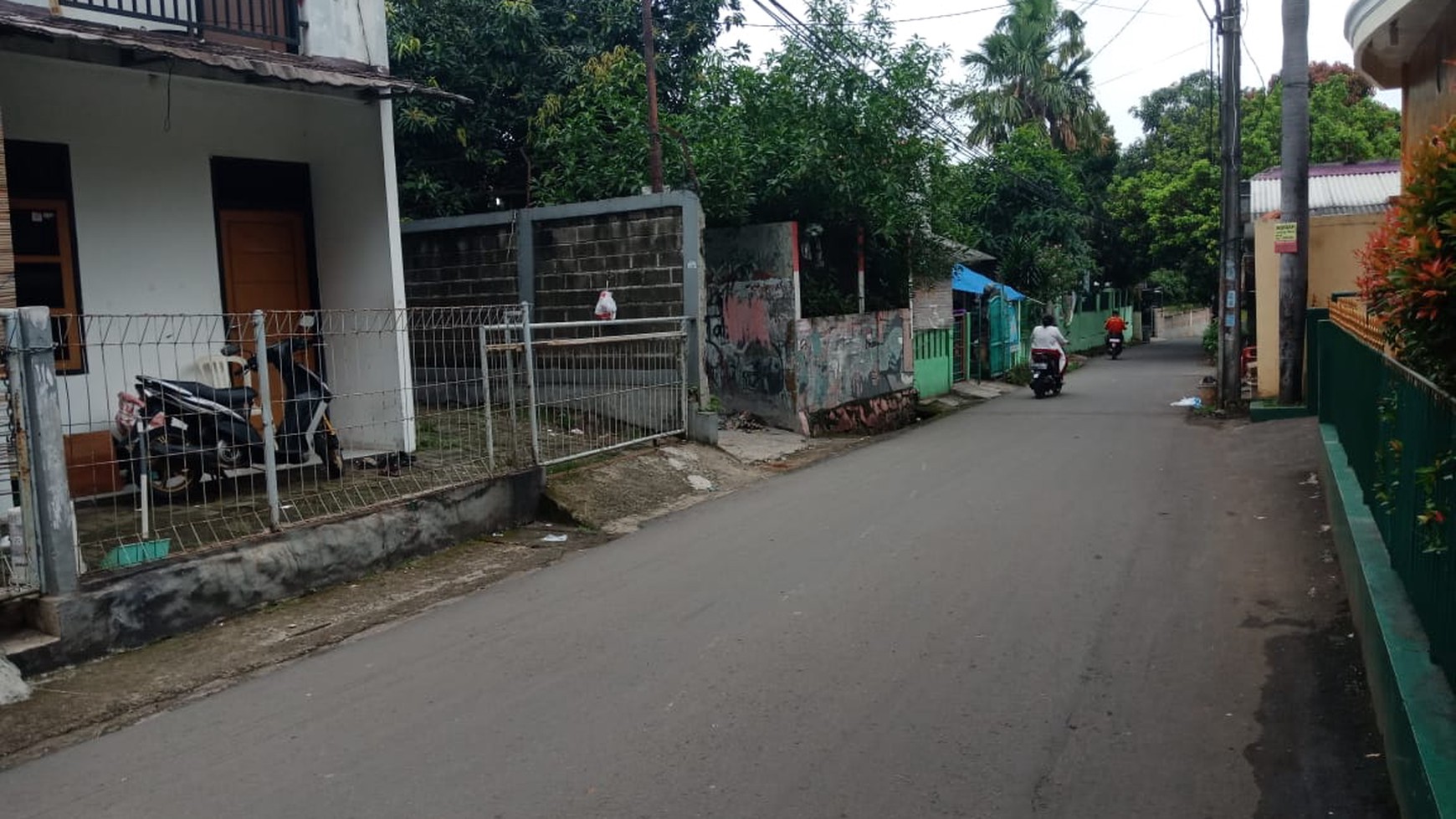 Rumah Dijual Hitung Tanah Murah di Kebon Kopi Jakarta Selatan.