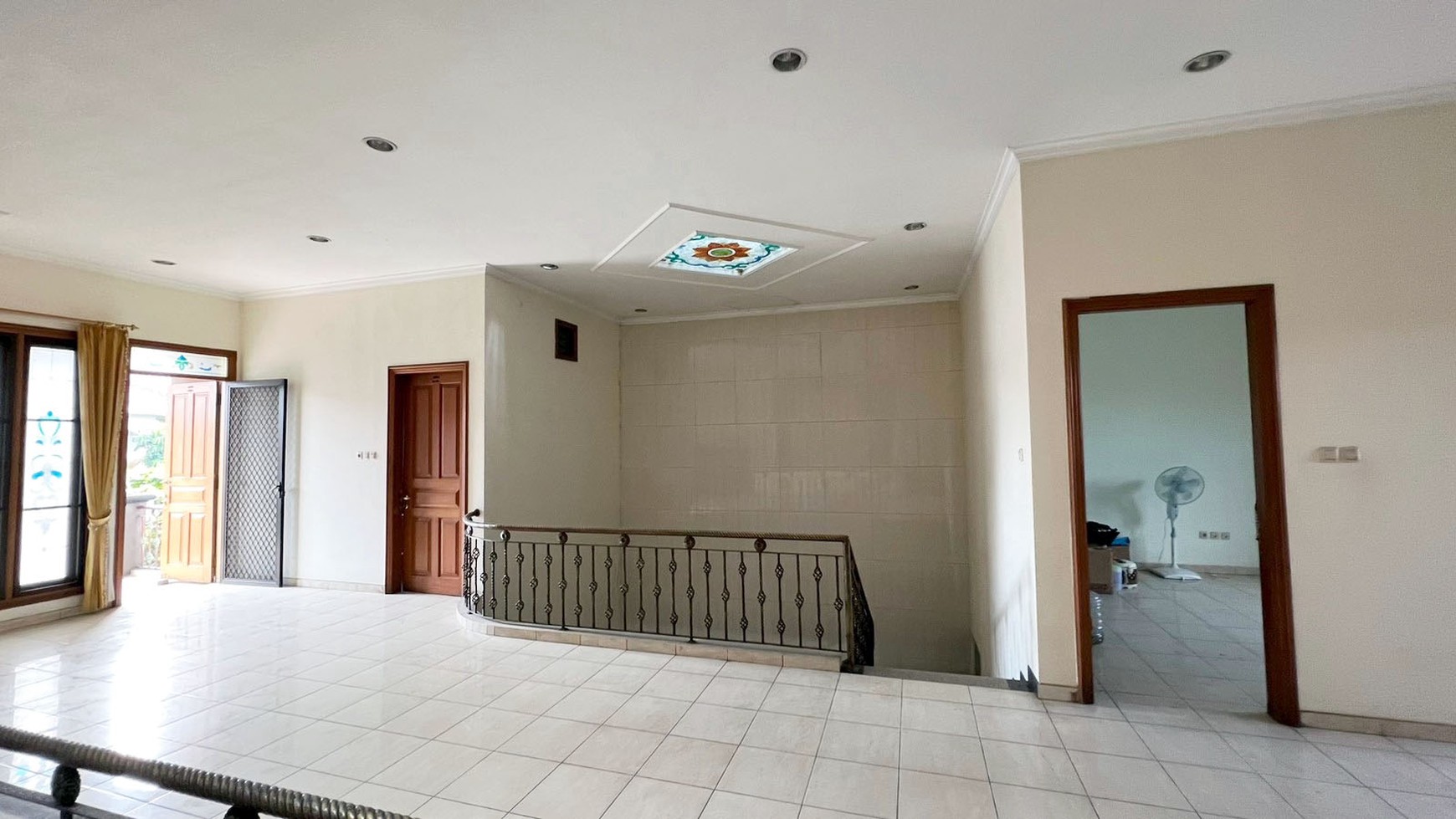 Rumah di Pondok Mutiara Sidoarjo, 2 Lantai, Semi Furnished, Lingkungan Elite, dekat Pintu Tol Sidoarjo, dekat Mall, Hotel, RS dsb