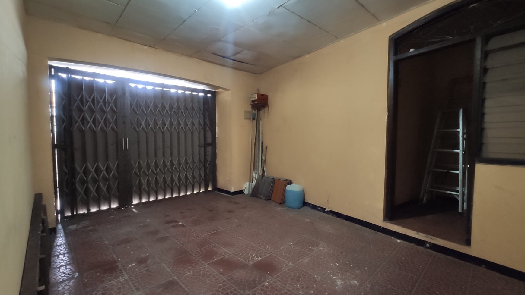 Rumah Tinggal Area Tebet Pinggir Jalan Lebar