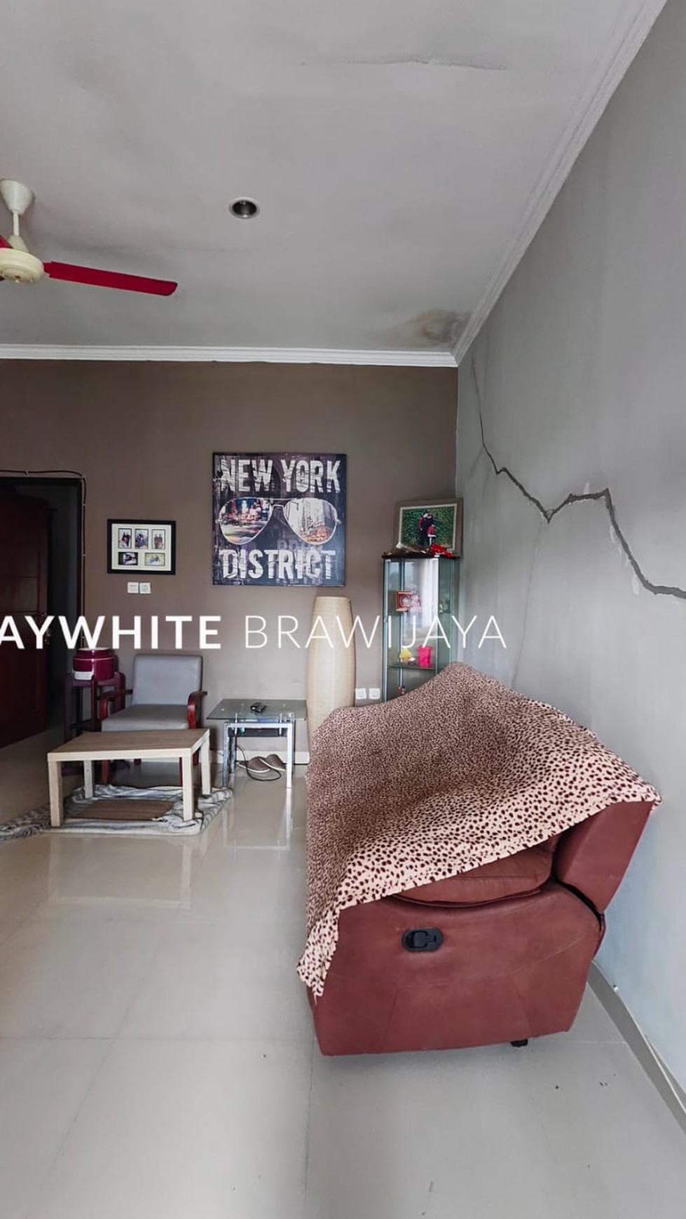 Rumah 2 Lantai Lokasi dekat Jalan Raya Full Furnished Area Jagakarsa