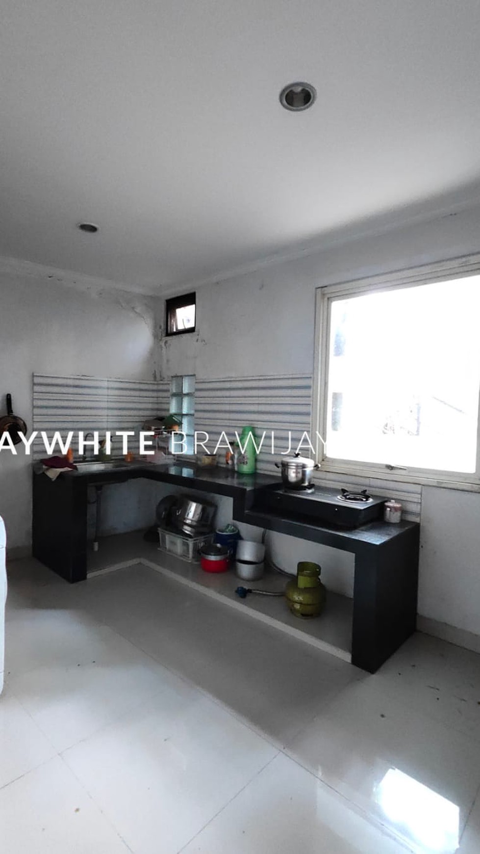 Rumah 2 Lantai Lokasi dekat Jalan Raya Full Furnished Area Jagakarsa