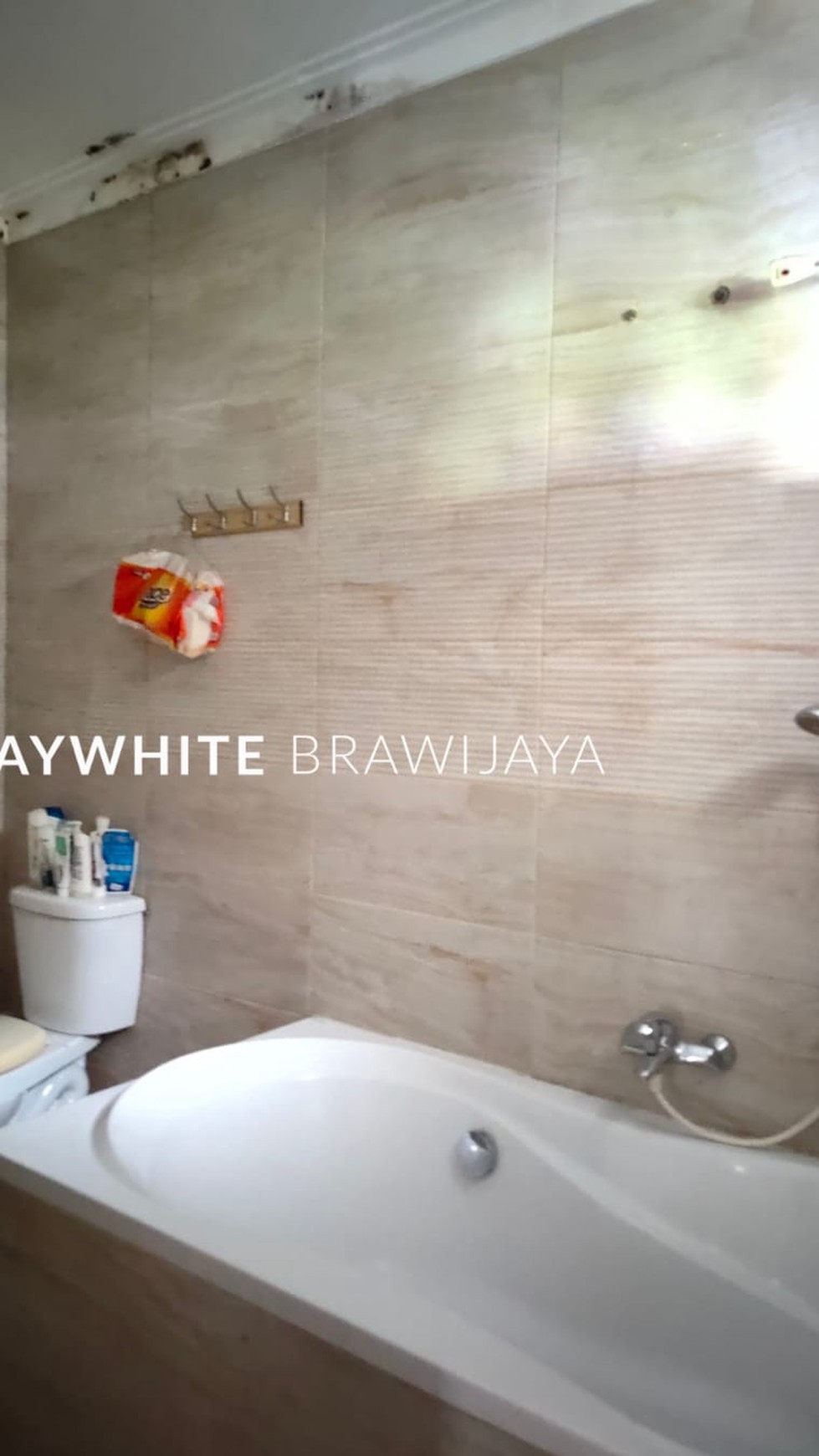 Rumah 2 Lantai Lokasi dekat Jalan Raya Full Furnished Area Jagakarsa