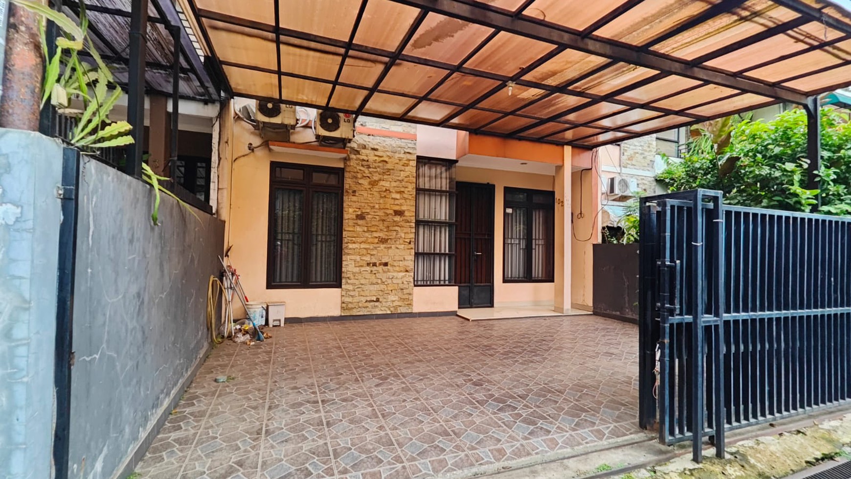 Rumah 2 Lantai Lokasi dekat Jalan Raya Full Furnished Area Jagakarsa