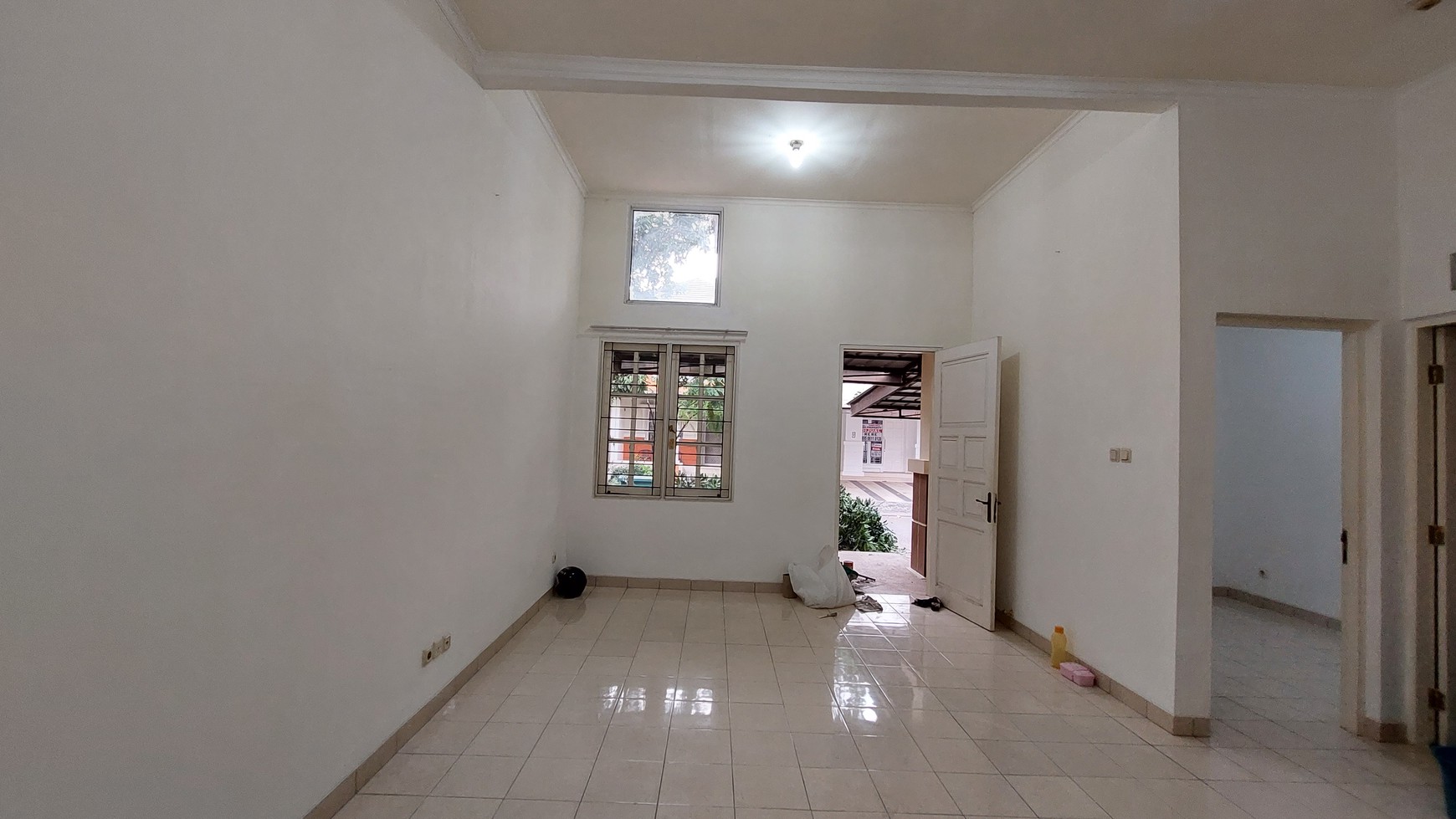 Rumah 1,5 lantai Kota Wisata