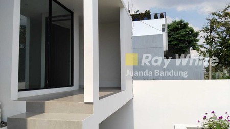 Bagus Rumah Baru 2,5 lantai di Setiabudi Regency siap huni Bandung Utara