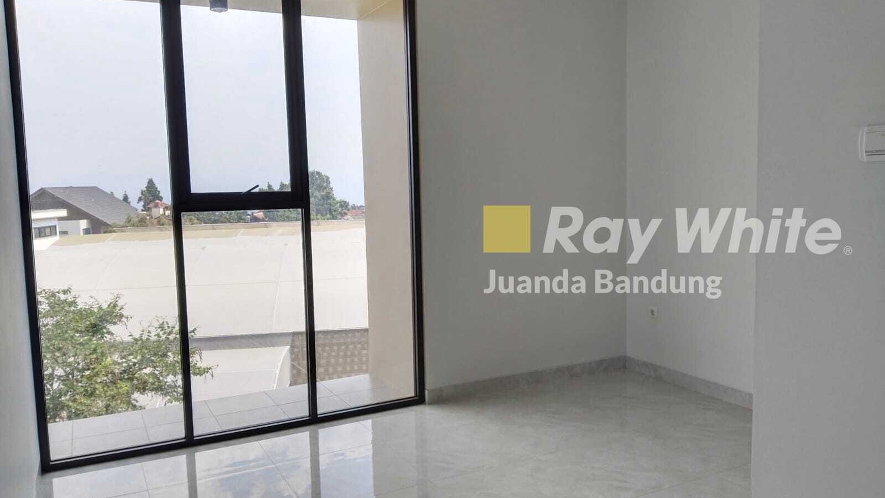 Bagus Rumah Baru 2,5 lantai di Setiabudi Regency siap huni Bandung Utara