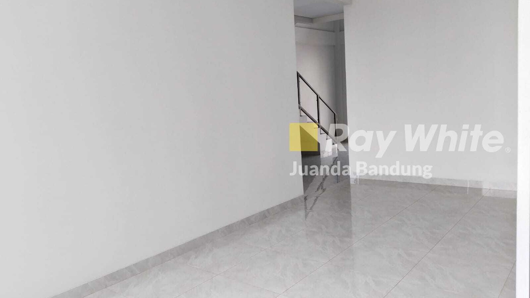 Bagus Rumah Baru 2,5 lantai di Setiabudi Regency siap huni Bandung Utara