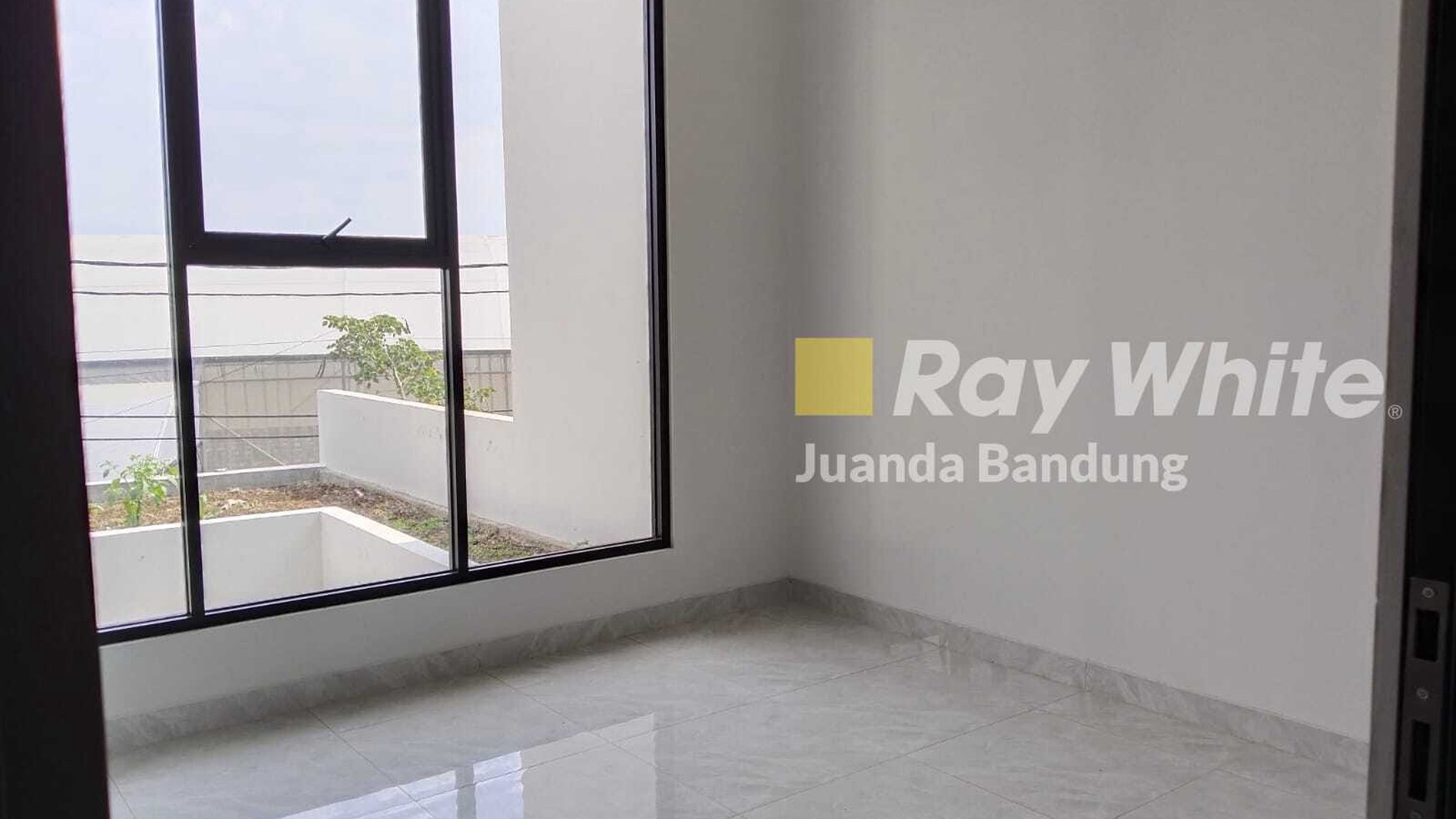 Bagus Rumah Baru 2,5 lantai di Setiabudi Regency siap huni Bandung Utara