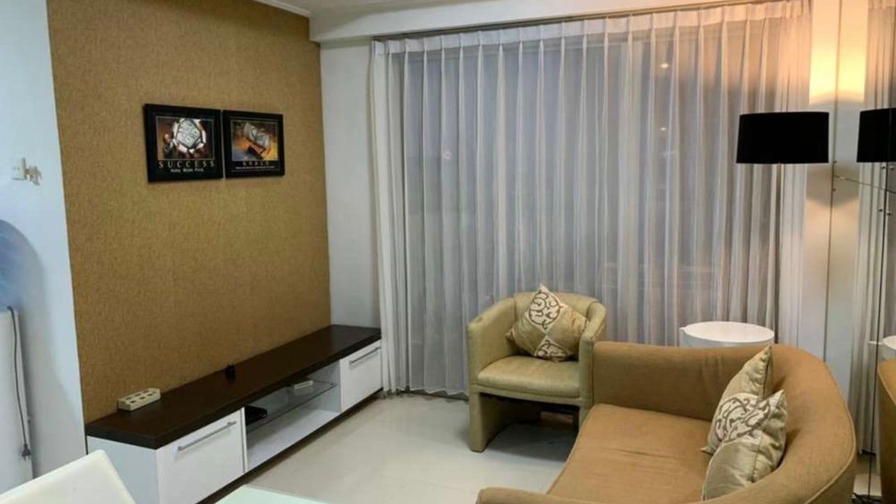 Disewakan Apartemen Waterplace 2 Bedroom Full Furnished New BARU Siap Huni STRATEGIS dekat Pakuwon Mall, PTC, Supermall