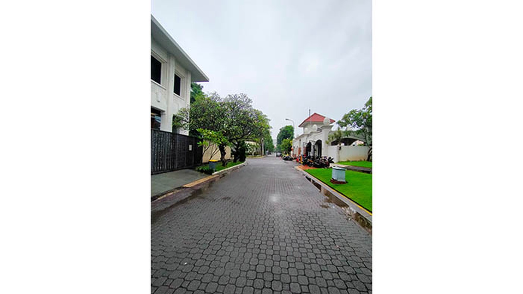 Rumah Artha Gading Villa, Kelapa Gading Luas 12x25m2