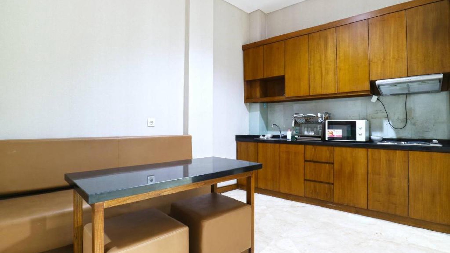 Apartemen Penthouse 1 Br dengan Living Room luas Full furnished di Baile Tower, Menteng.