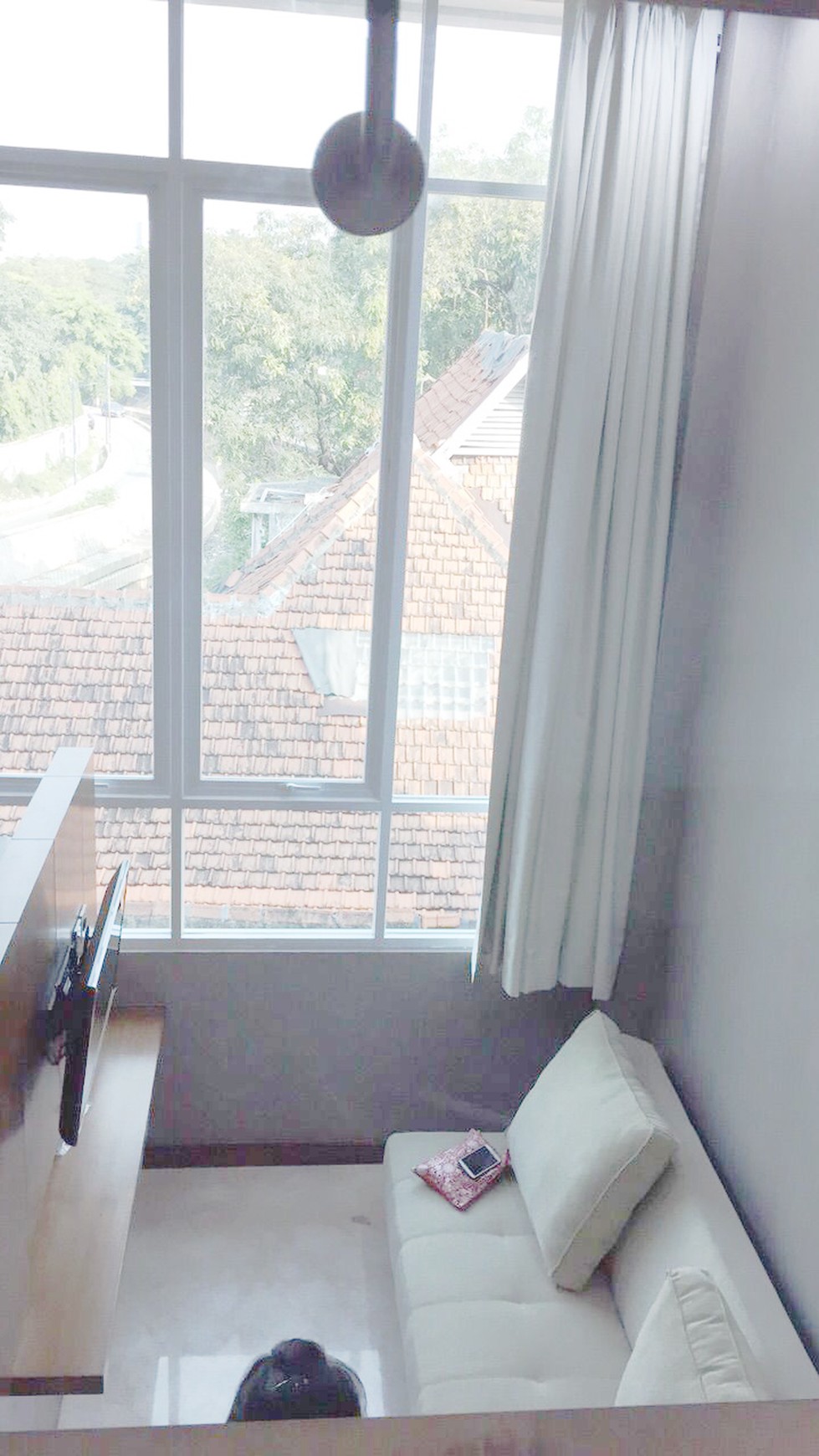 Apartemen Penthouse 1 Br dengan Living Room luas Full furnished di Baile Tower, Menteng.