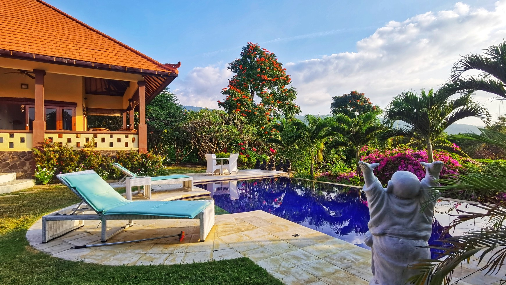 Villa with stunning sunset view for sale