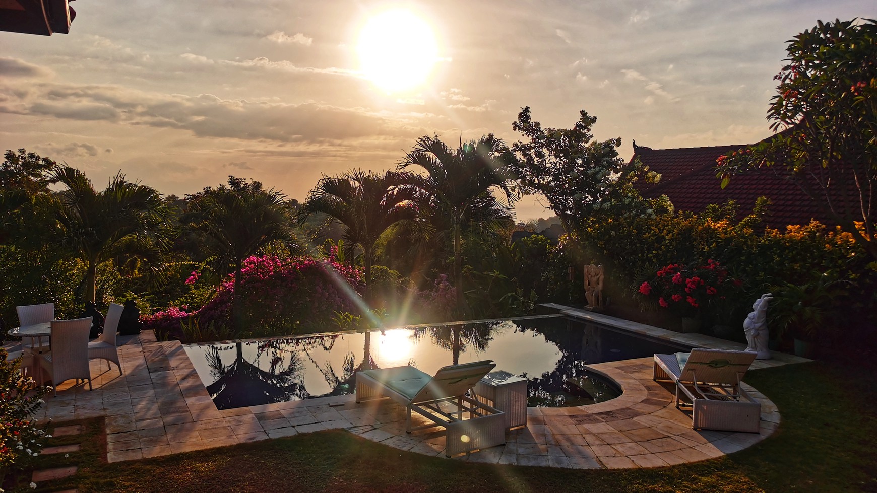 Villa with stunning sunset view for sale