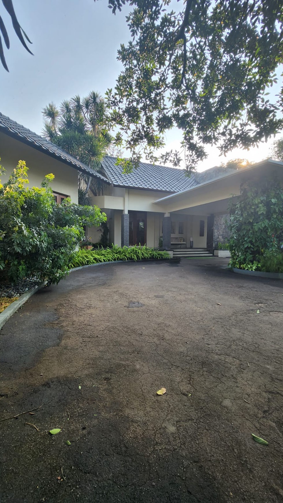 Dijual Rumah Tropical Nuansa Villa Cilandak Jakarta Selatan 