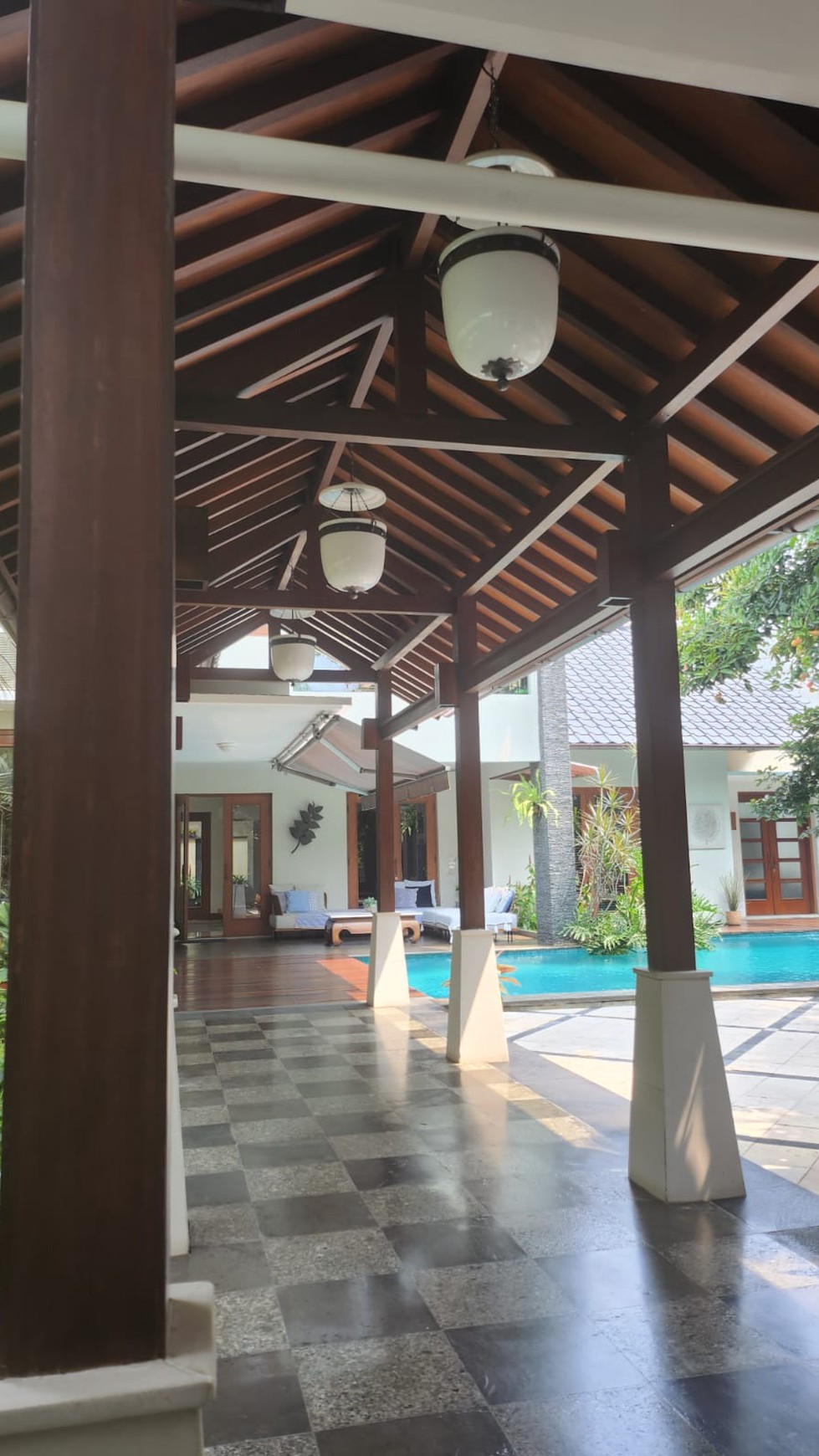 Dijual Rumah Tropical Nuansa Villa Cilandak Jakarta Selatan 