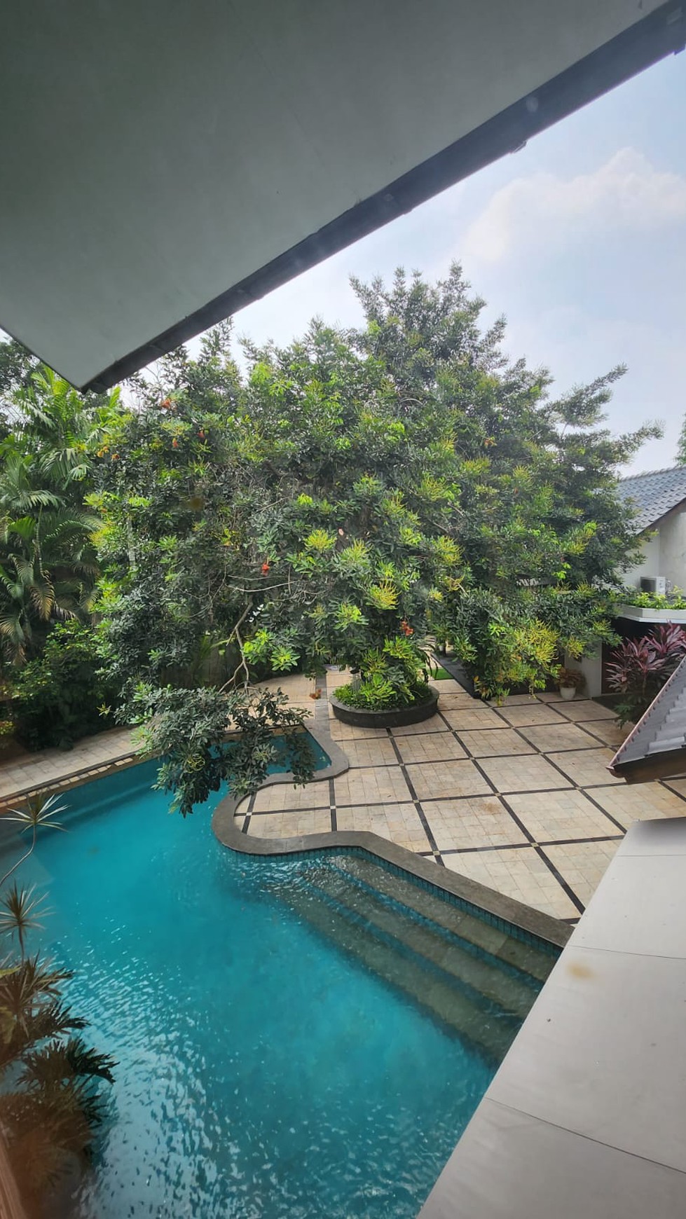 Dijual Rumah Tropical Nuansa Villa Cilandak Jakarta Selatan 