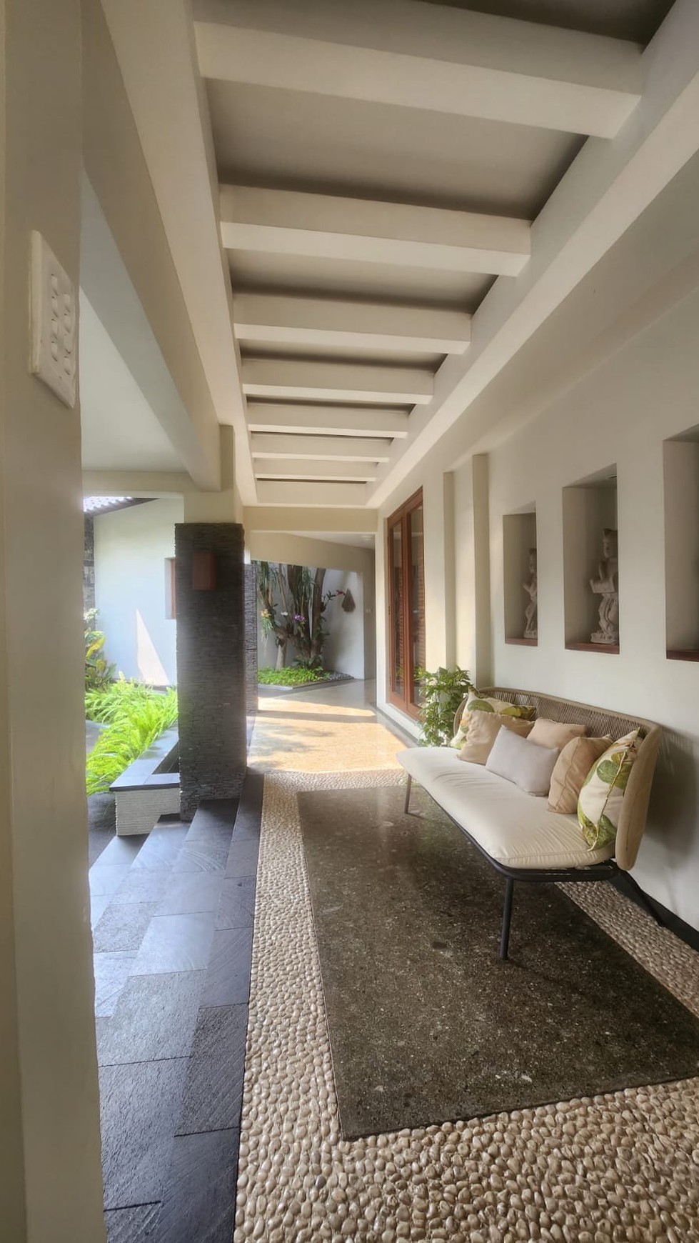 Dijual Rumah Tropical Nuansa Villa Cilandak Jakarta Selatan 