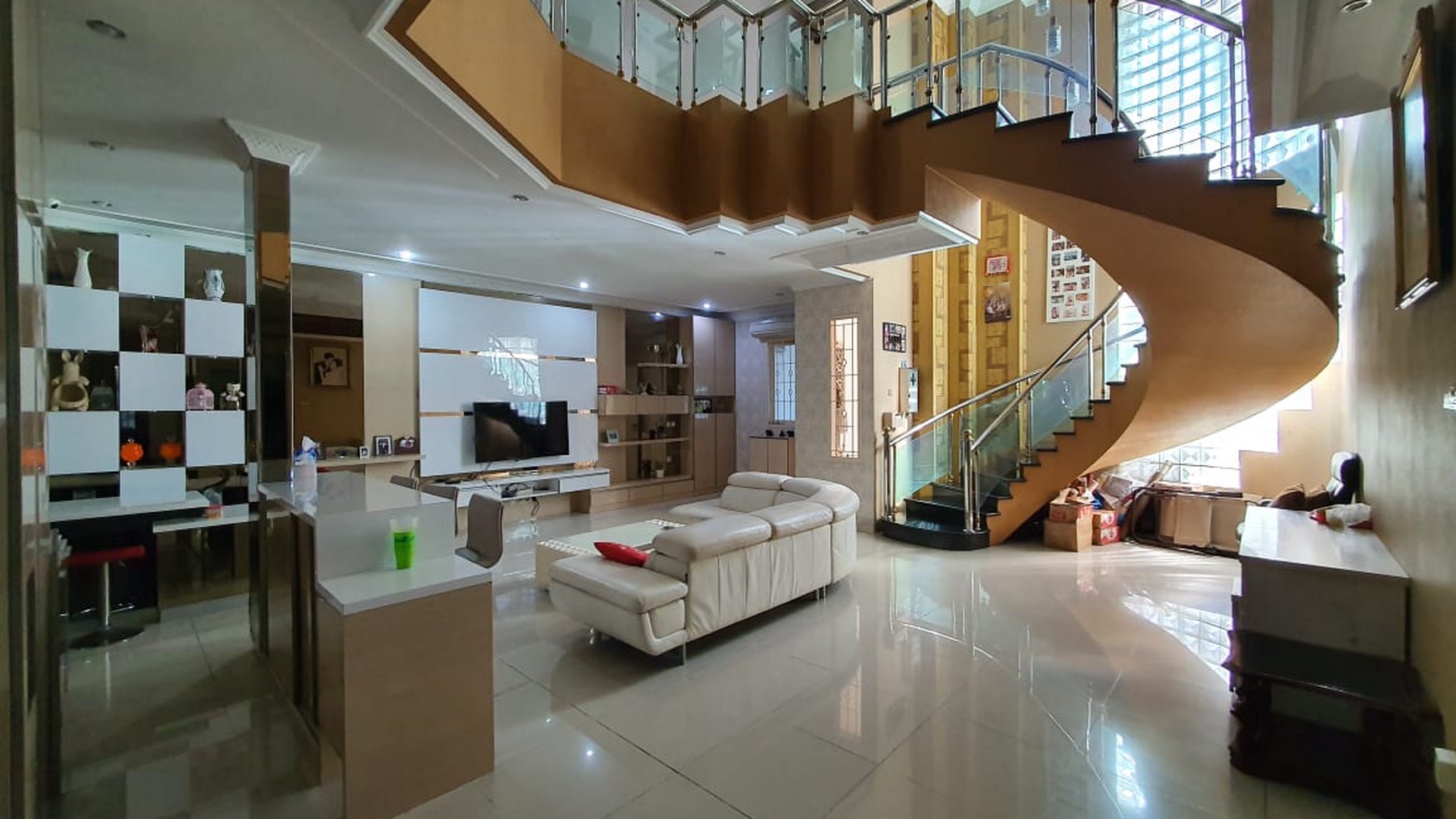 Rumah Hoek 2 Lantai Fully Furnish , Lokasi Ok dekat Mall Kelapa Gading