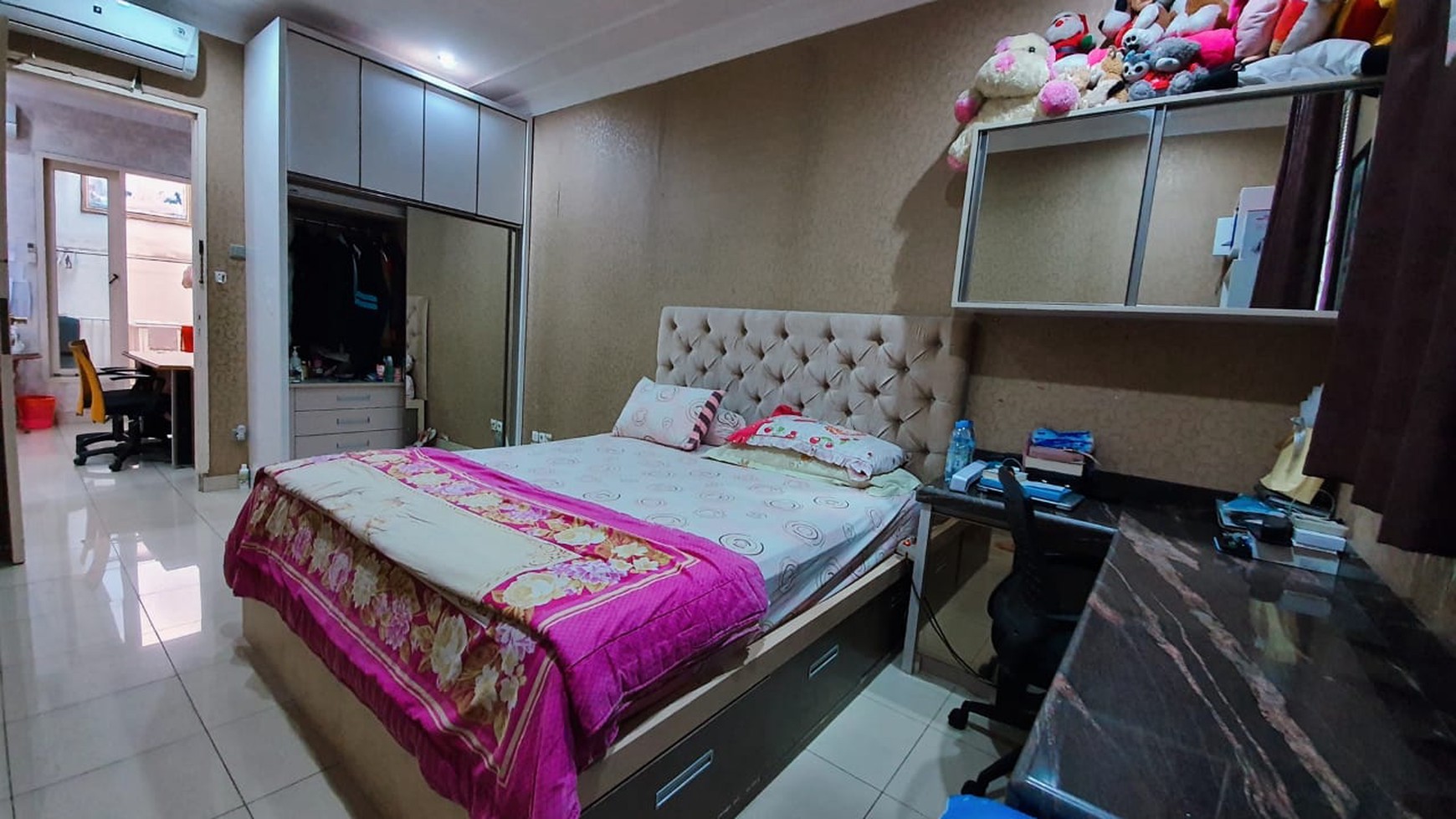 Rumah Hoek 2 Lantai Fully Furnish , Lokasi Ok dekat Mall Kelapa Gading