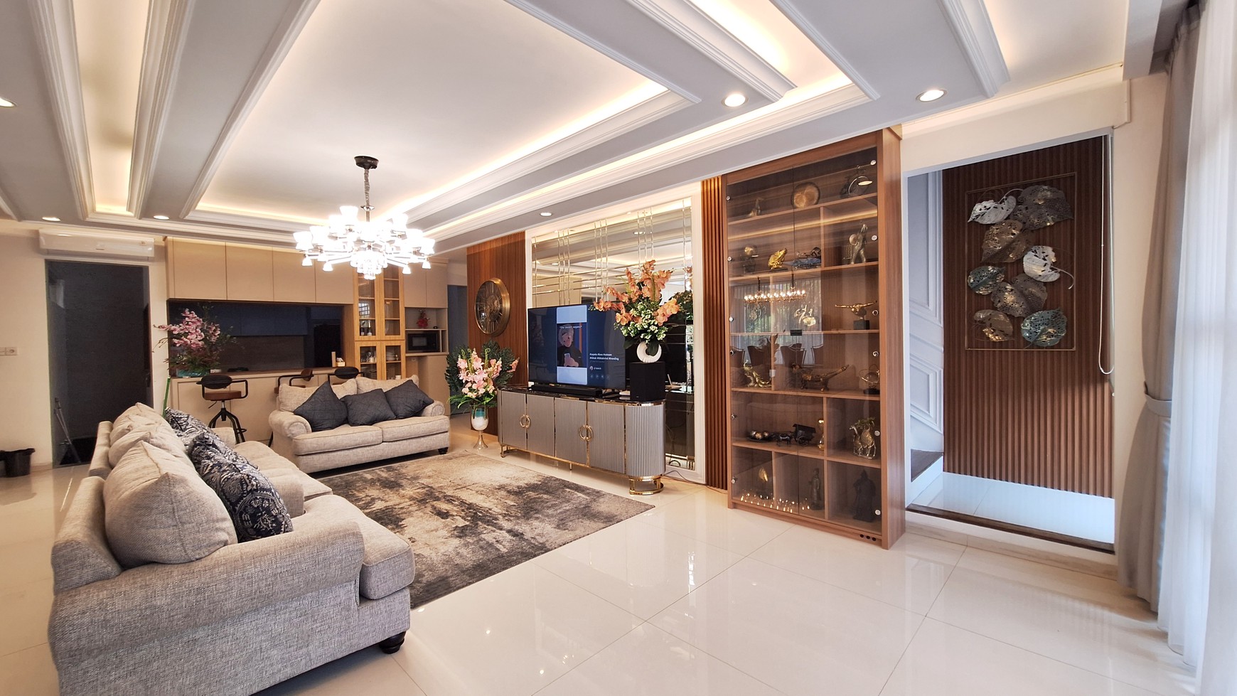 Rumah Cantik dan Modern di Delatinos Bsd City